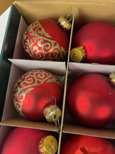 Vintage Dansin Hand-Decorated Red Glass Christmas Ornaments - Set of 16 - Picture 3 of 7