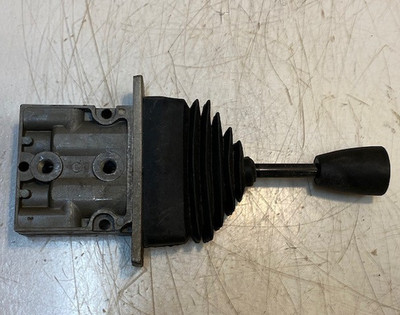 Apsco VM-7-P Max PSI = 130 EW07-05 Hydraulic Control Valve Lever Center