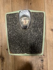 MID CENTURY BATHROOM SCALE
