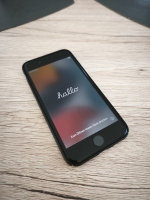 Apple iPhone 7 32Gb Matt Schwarz - Akku 86%, inkl. Zubehörpaket
