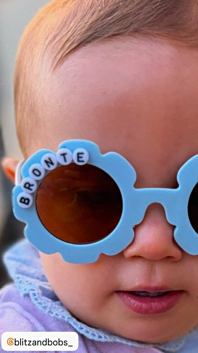 Personalisierte Baby & Kinder Sonnenbrille | Blume & rundes Gestell | individueller Name & Anhänger