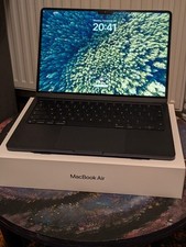 Apple MacBook Air 13.6-inch M2 8GB RAM 256GB SSD Midnight 99% Battery