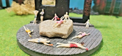 10 Stück Strand Urlaub Sommer Figuren Schwimmer Spur TT 1:100 Modellbahn bemalt - Bild 1 von 5