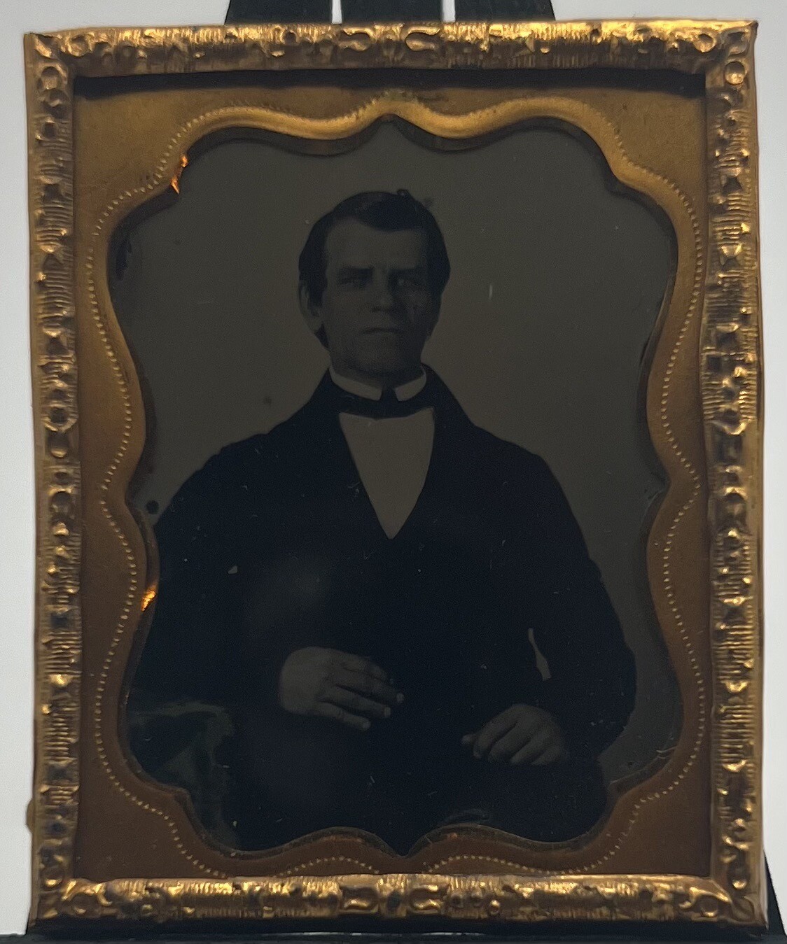 ANTIQUE 1/9TH PLATE AMBRYOTYPE HANDSOME OLDER MAN IN SUIT CIRCA 1860s