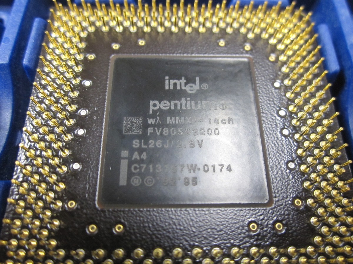 Intel Vintage Pentium MMX 200 MHz FV80503200 SL26J SY060 Socket 7