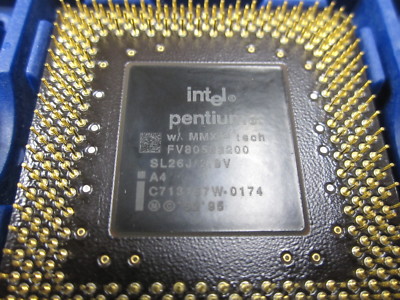 Intel Vintage Pentium MMX 200 MHz FV80503200 SL26J SY060 Socket 7