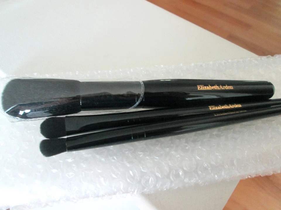 Juego de brochas de maquillaje Elizabeth Arden ~ 3 piezas ~ brochas de maquillaje ~ totalmente nuevas ~ BONITAS Foto 2 de 4