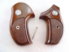 Sile Walnut Combat Grips for S W J Round Smith  Wesson Banana type sil711