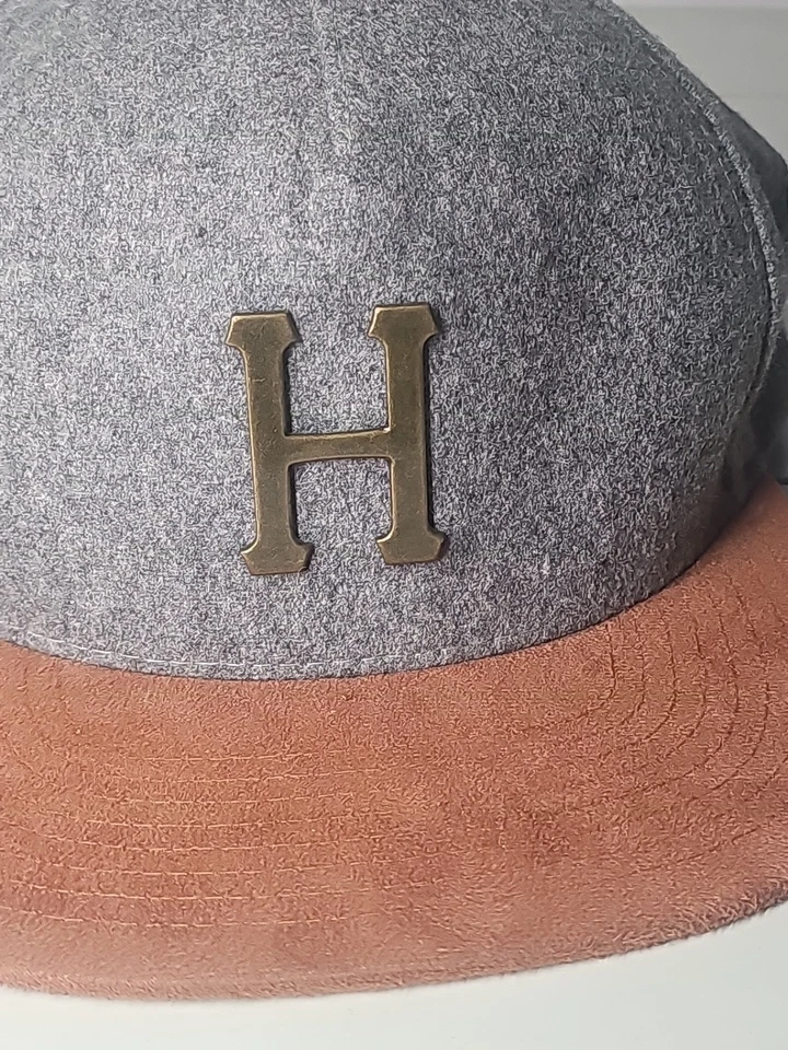 Gorra de baile HUF gris marrón gamuza latón insignia ajustable lana cuero Foto 2 de 4