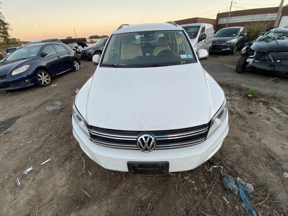 Used Air Cleaner Assembly fits: 2017 Volkswagen Tiguan 2.0L gasoline engine ID C Foto 2 de 4