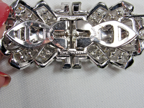 1930's Coro Duette Dress clip of white rhinestones and rhodium plating. signed - Picture 16 of 19
