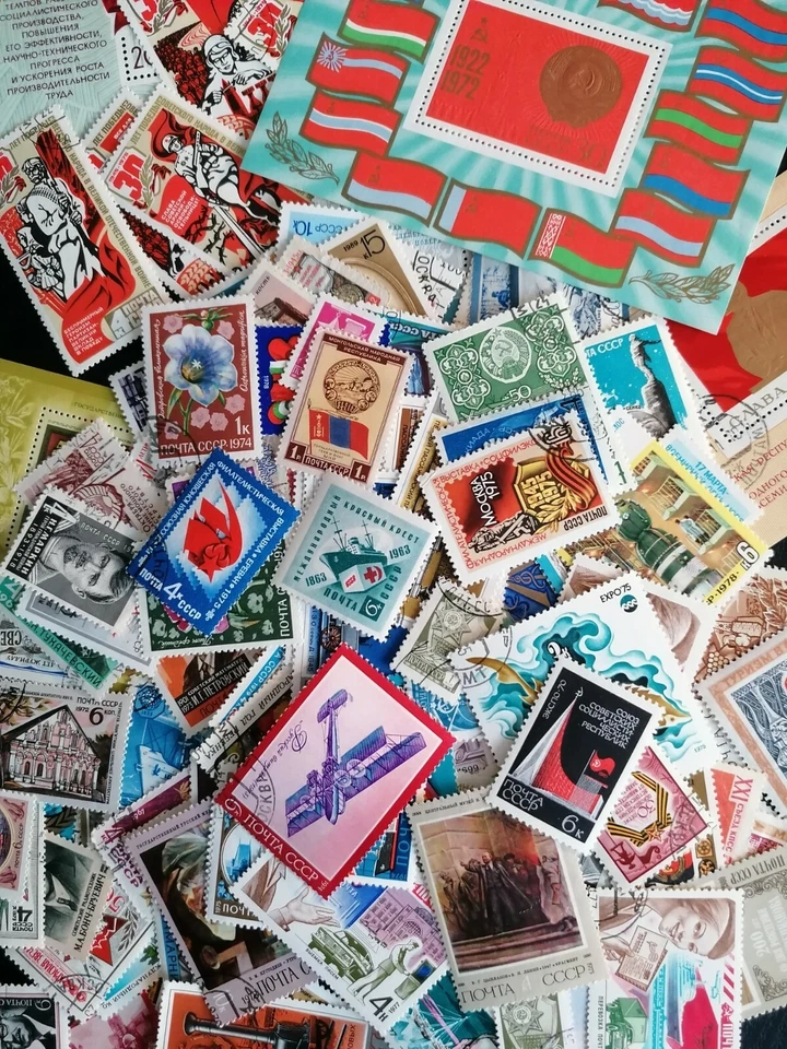 500 World Wide postage stamps.  Randomly selected World post stamps. Timbres. - Image 3 of 4