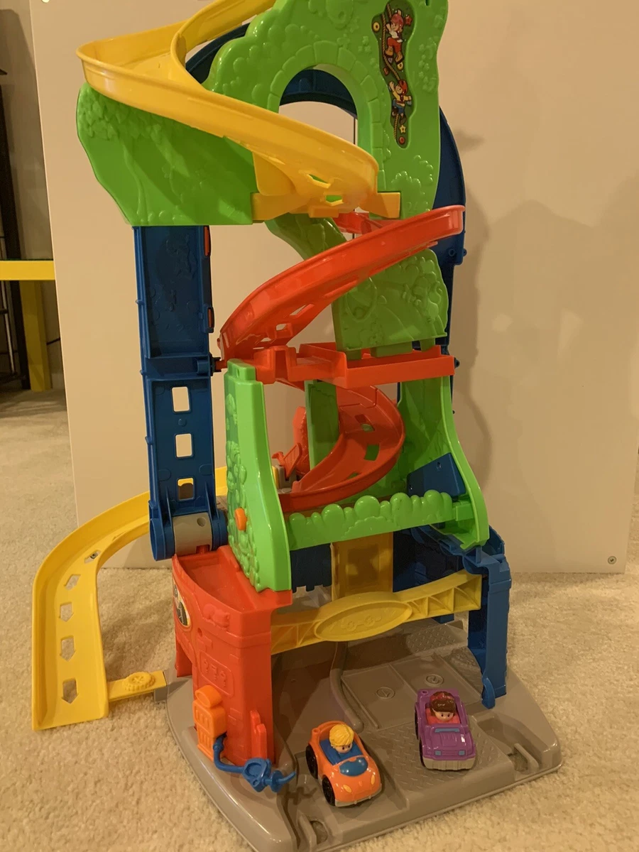 Fisher Price Little People Sit and Stand Skyway Wheelies piste de course avec 2