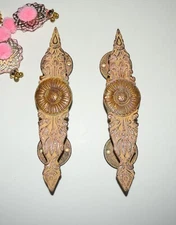 Marigold Flower Door Pull Brass Coneflower Art Flourish Handle Round Base HK449