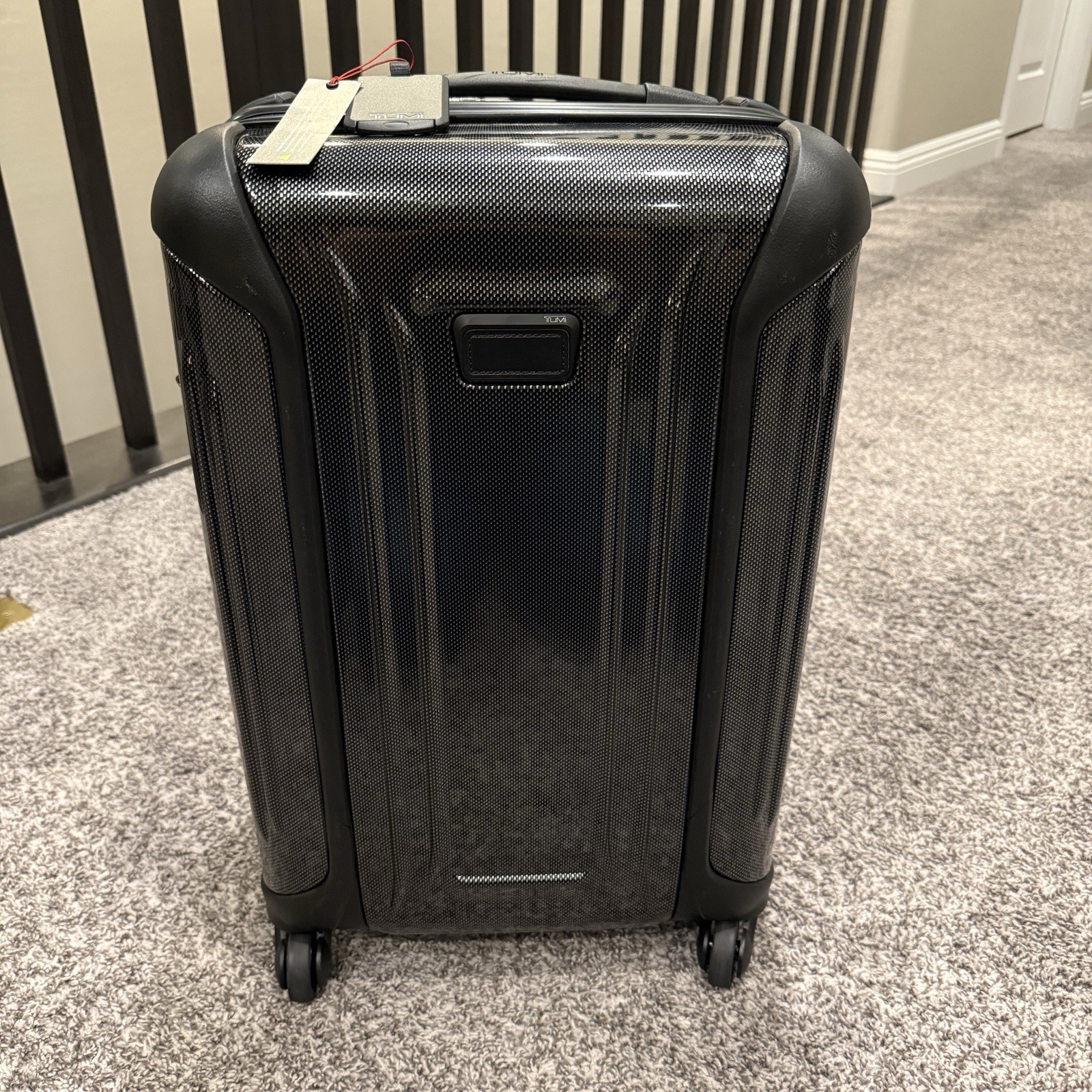 New Tumi Vapor International 22&rdquo; Carry-On Luggage (Black C