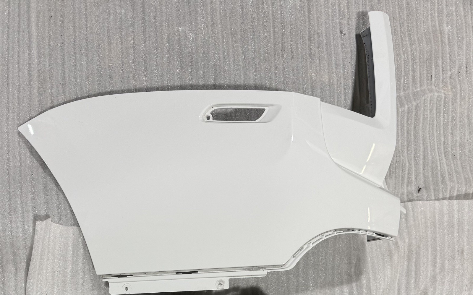 ROLLS ROYCE CULLINAN REAR RIGHT PASSENGER BUMPER COVER END PANEL OEM