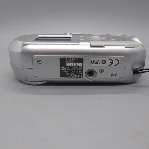 Sony Digital Camera Cybershot DSC-P73 4.1MP Silver Tested - Picture 6 of 8