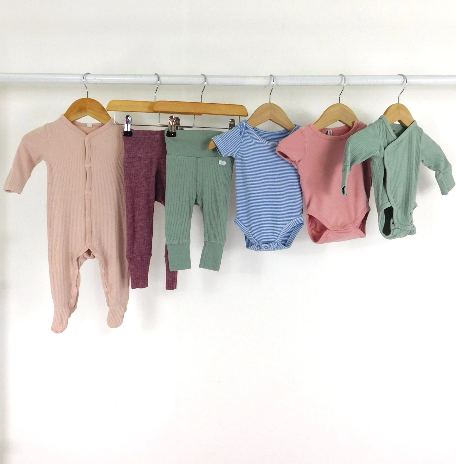 MORI H&M Baby Clothing Bundle Aged 0–3 Months Unisex Vests Leggings Sleepsuit