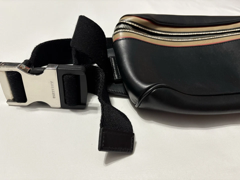 Bolsa de cinto cubo de couro listrada ícone preta BURBERRY - Imagem 2 de 4