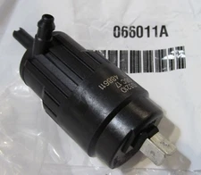 NEW PETERBILT/ FREIGHTLINER WINDSHIELD WASHER PUMP 066011A 370 330 335 D3210 FLM