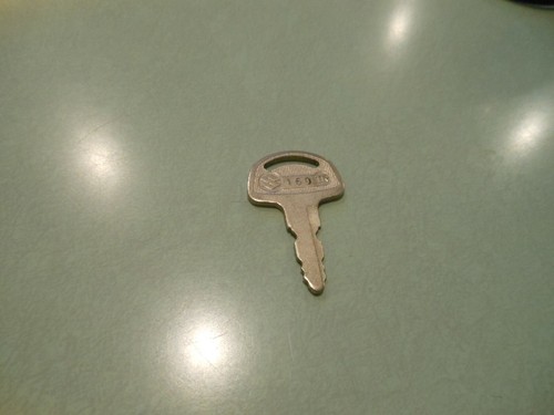 NOS OEM Suzuki Ignition Pre-Cut Key # 160 - Picture 2 of 2