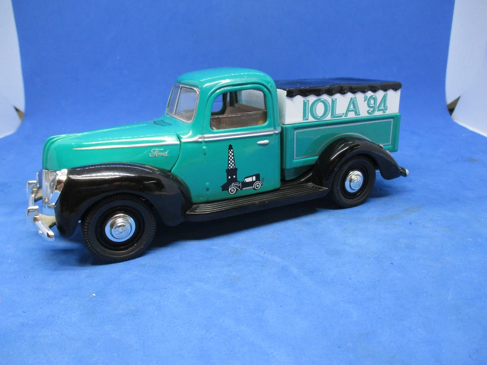 Liberty 经典 1940 年福特面板卡车压铸硬币银行 IOLA 1994 年车展 — 第 3/4 张图片