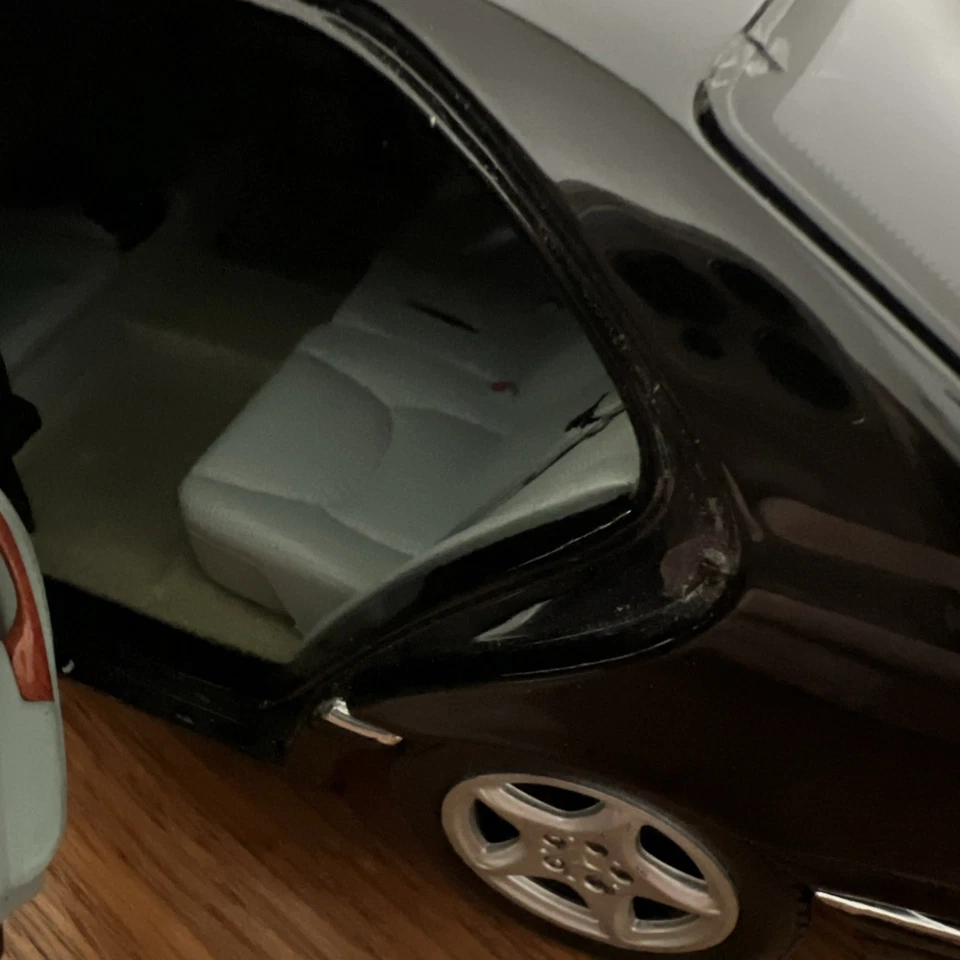 2002 Mercedes-Benz S-Class Pullman Guard V-12  Die-Cast  1:18  ~ By Sun Star  - Image 4 of 4