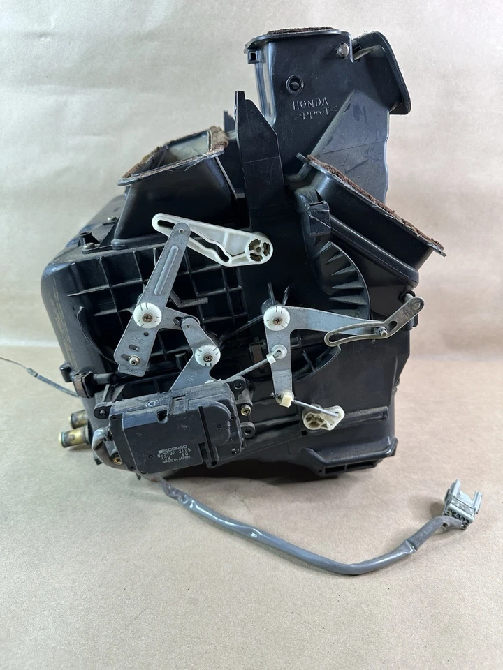 92-95 Honda Civic Heater Core Assembly 79100-SR3-A01 OEM - Image 3 of 4