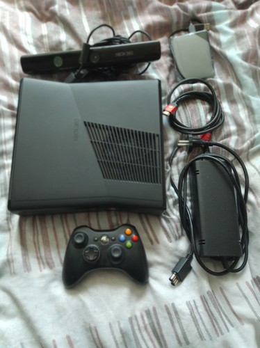 Xbox 360 Slim RGH3 Custom – 250 Go, Noire, PAL (occasion)
