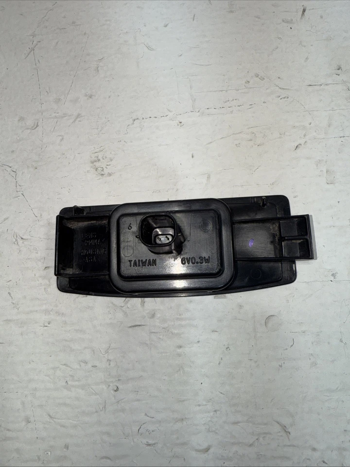 2019-2025 正品马自达 3掀背车后灯 B0J8-51-26Y — 第 4/4 张图片