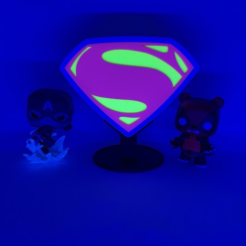 3D Printed SUPERMAN BLACK LIGHT Logo Fan Sign for your Funko & collectibles - Picture 1 of 5