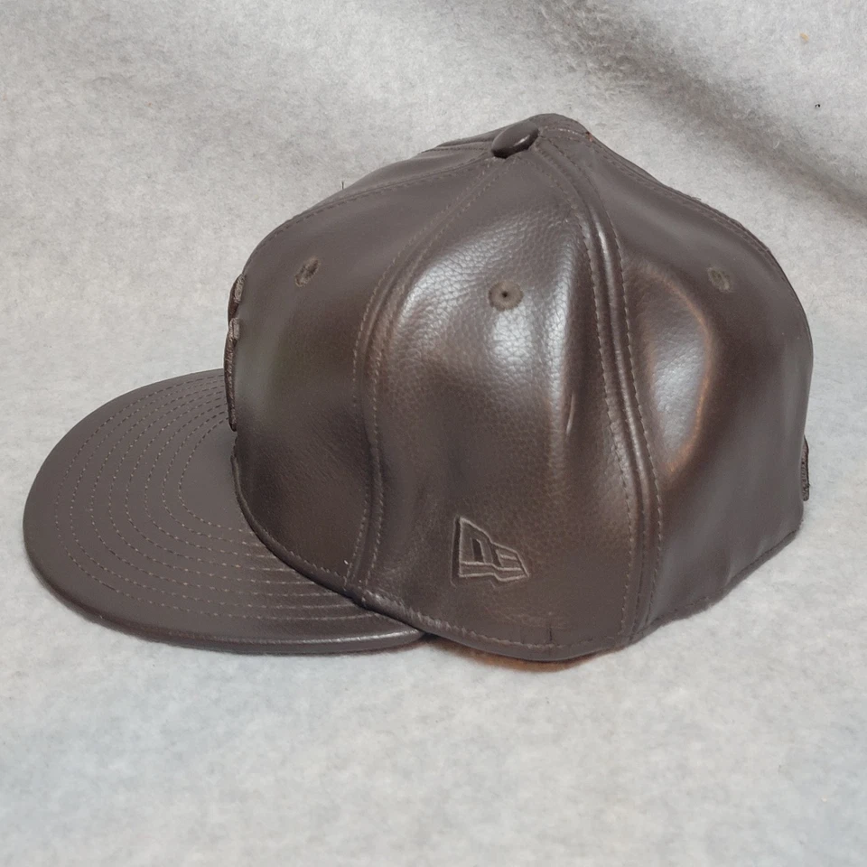 New Era New York Yankees Genuino 100% Cuero Sin Stock Sombrero Ajustado 7 1/4 Marrón Foto 4 de 4