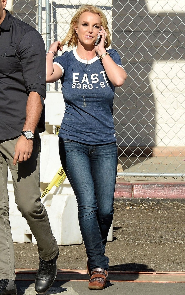 A Britney Spears Talking On The Phone Walking 8x10 Photo Print | eBay