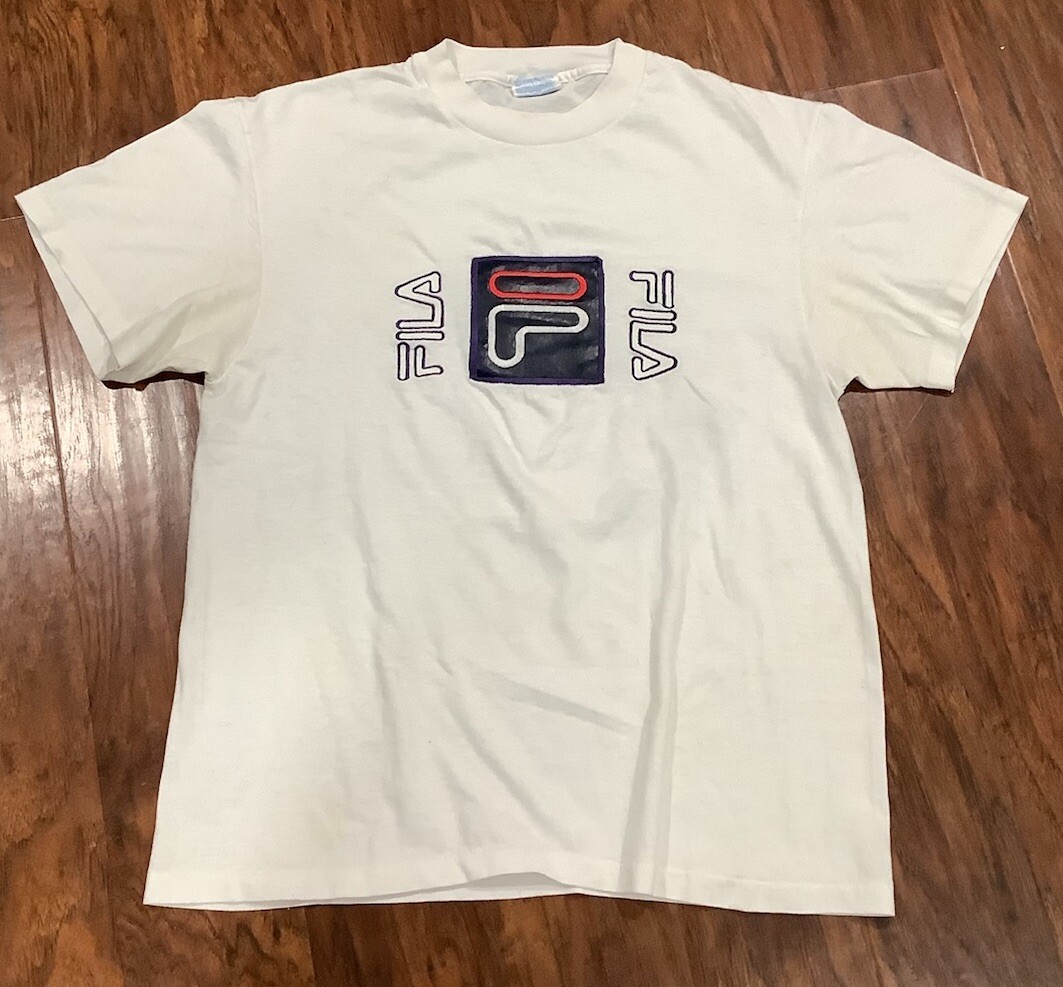 Rara T shirt Fila vintage splendida ricamata punto singolo su etichetta Hanes