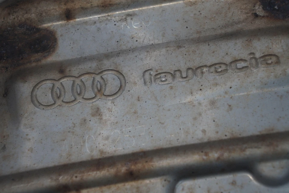 Center Exhaust System Muffler Silencer Pipe 4H0253409N OEM Audi S8 2013-18 A8 - Image 4 of 4