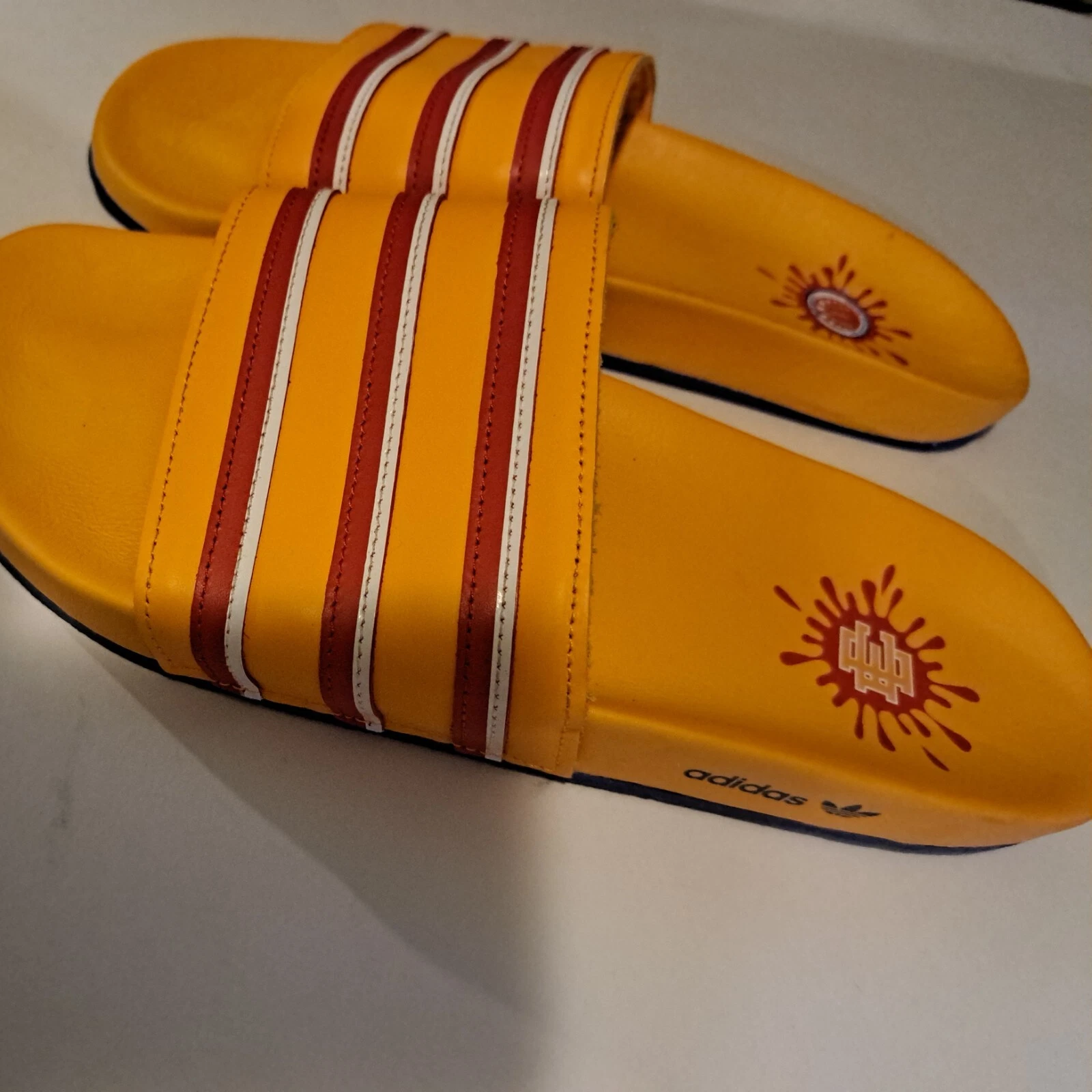 Adidas Adilette x EE giallo rosso uomo unisex sandalo slide ciabatte slip taglia 9