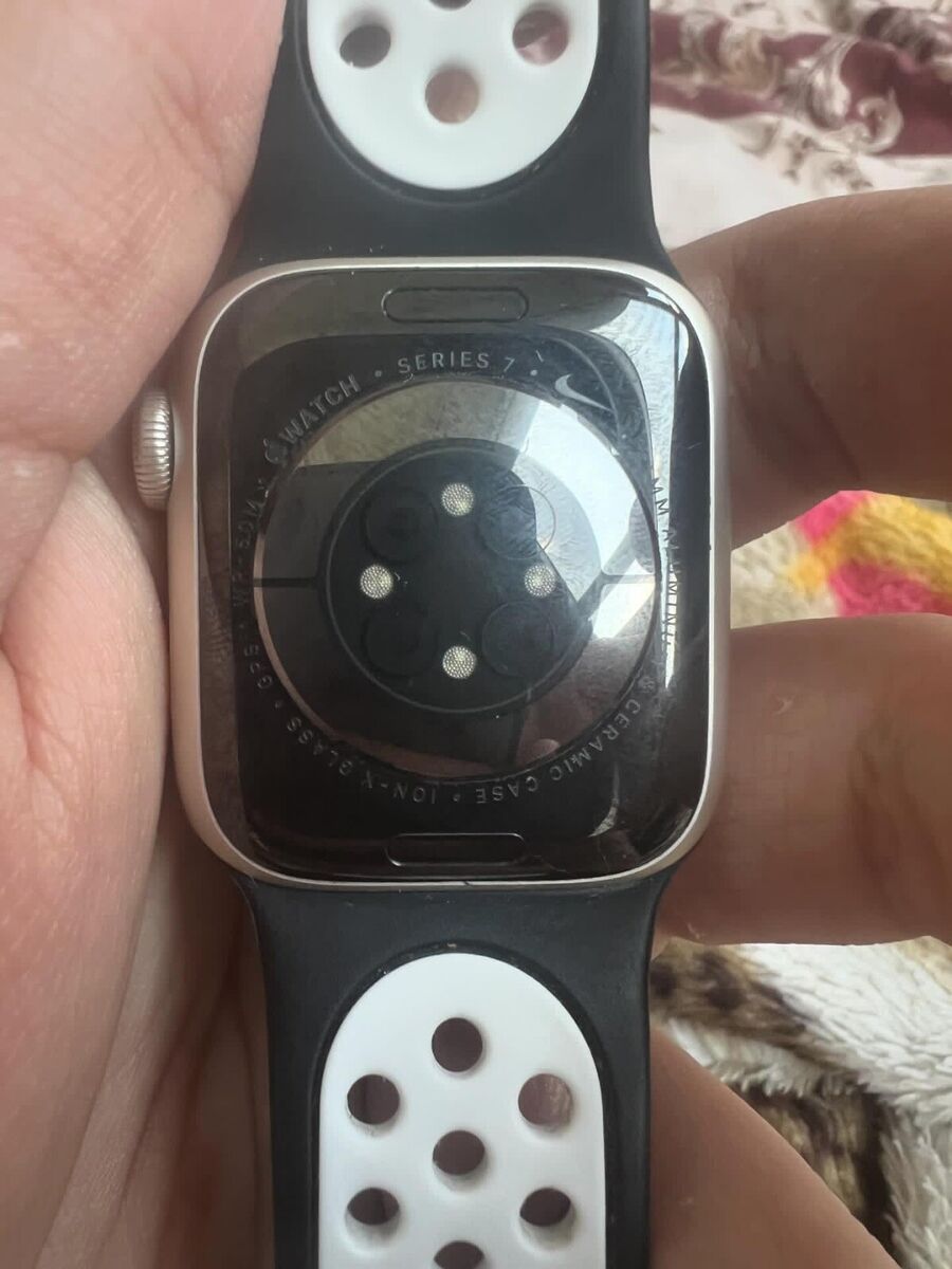 Apple Watch Nike Series 7 41mm Starlight Aluminum Case with Apple Watch Nike Series 7 41mm Starlight Aluminum Case with