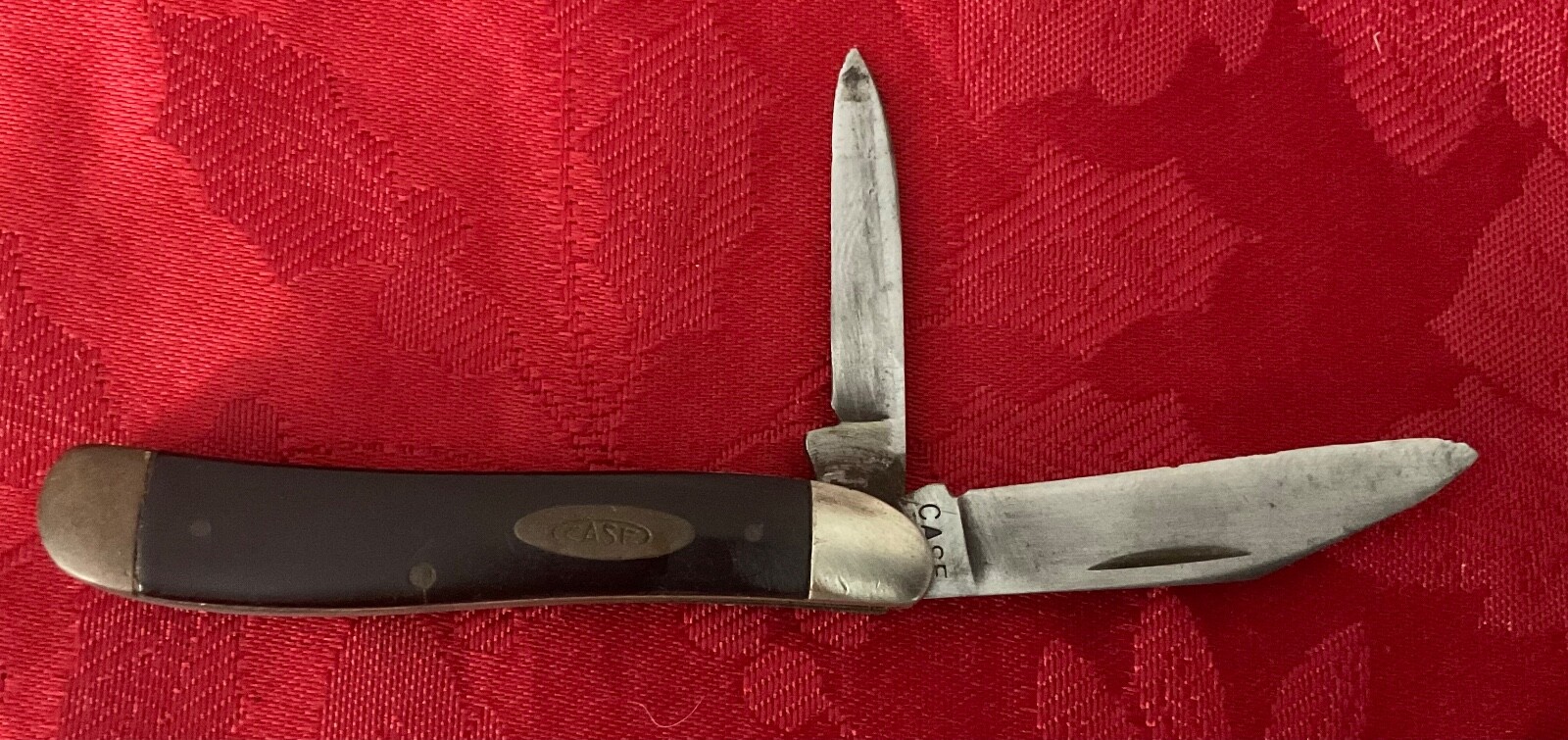 VINTAGE CASE XX 19401964 2220 PEANUT KNIFE, BLACK COMPOSITION HANDLES