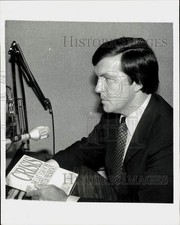 1982 Press Photo Hamilton Jordan is interviewed about his memoirs in New York.