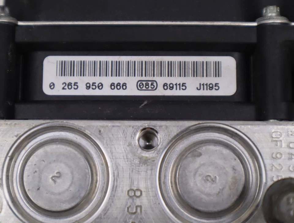 Calculateur abs occasion B.M.W. SERIE 5 V Phase 1 - 520D - - Photo 4/4