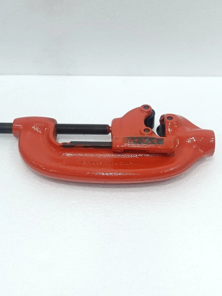 RIDGID 32830 MODEL 3-S MANUAL PIPE CUTTER – 1" TO 3" HEAVY DUTY MADE IN USA - Image 3 of 4