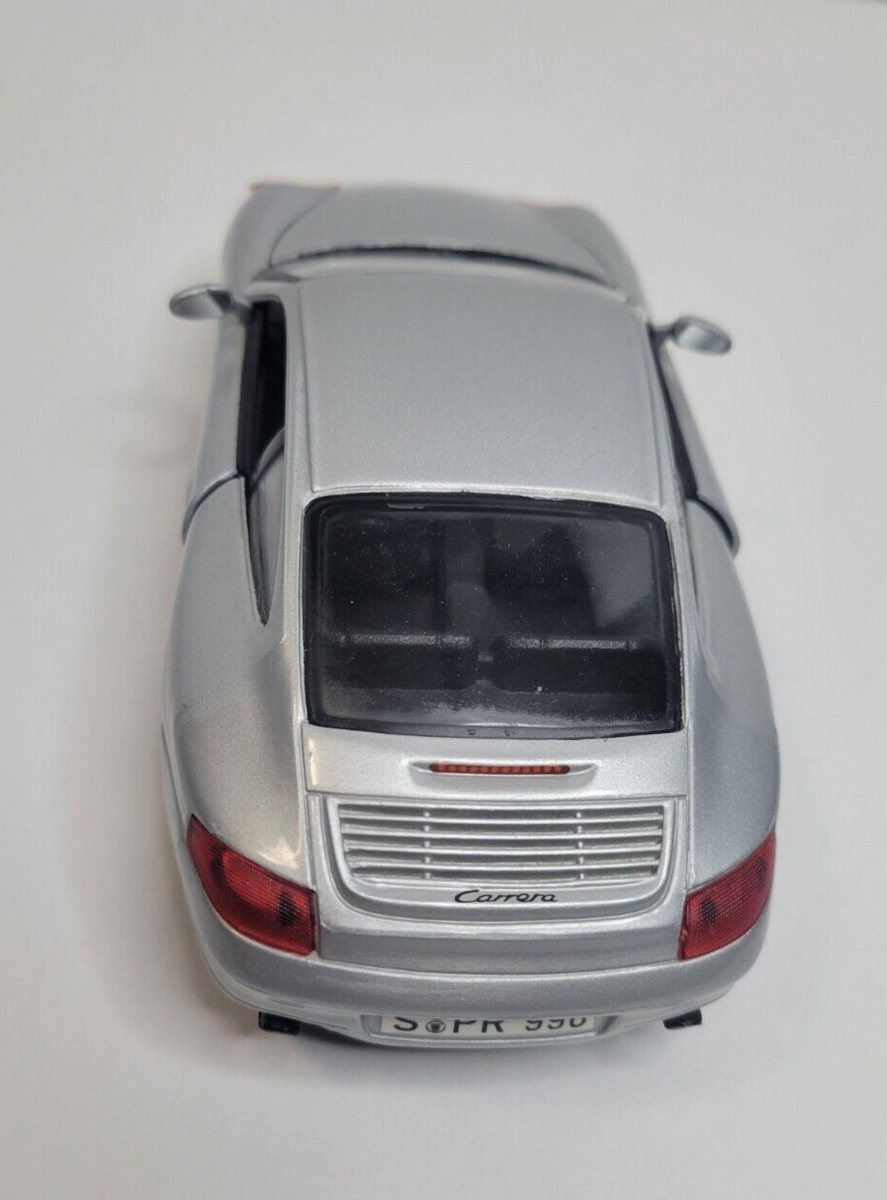 マイスト　ポルシェ911 カレラ　1997 Vintage Old Maisto 1997 Porsche 911 Carrera 1:24 Silver