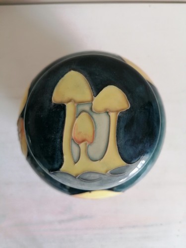 Moorcroft "Fairy Rings" Ginger Jar & Cover - Picture 4 of 7