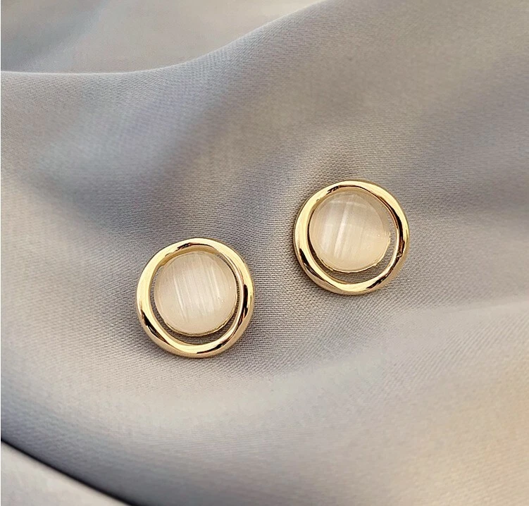 Moda Mujeres Joyería Pendientes 3D Elegante Ópalo Geométrico Hueco Círculo Tachuela 1280 Foto 2 de 4