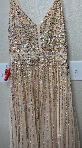 Mac Duggal NWT Sequined Sleeveless Wrap Over A-Line Gown In Nude Size 8 - Imagen 11 de 19