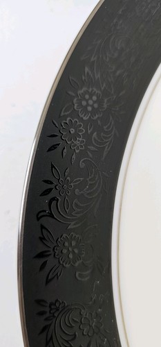 Set tazze e piattini Noritake Mirano China #6878 bianco con fascia floreale incisa nera - Foto 2 di 5