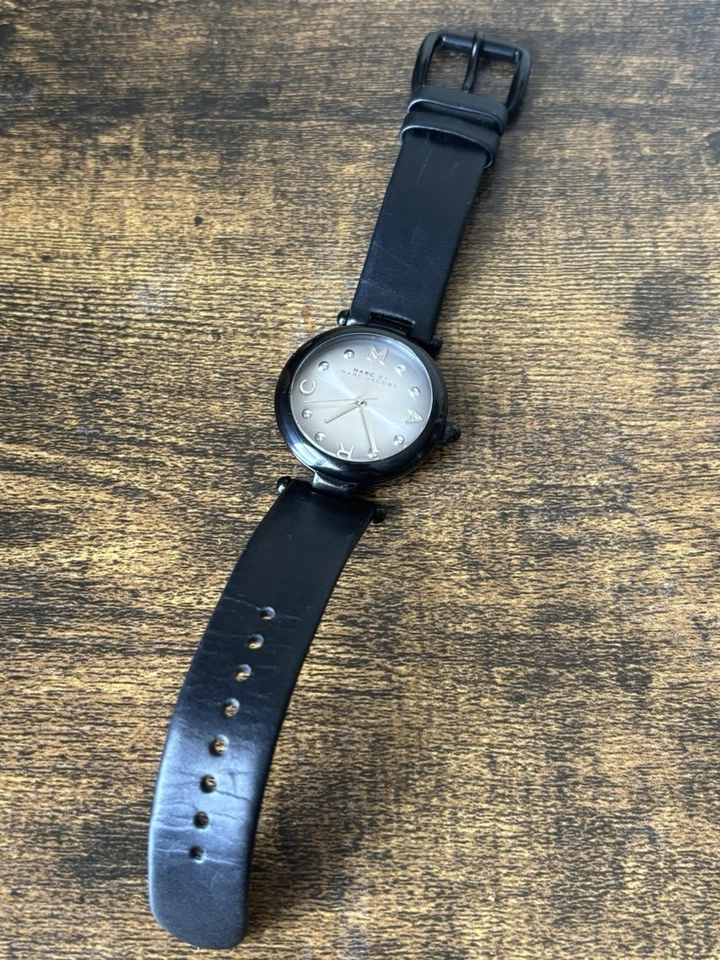 RARO Reloj Marc By Marc Jacobs para Mujer Esfera Negra Lunteada Correa de Cuero MJ1410 Foto 2 de 4