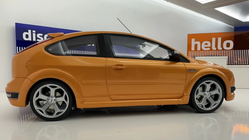 Otto 1/18 Scale OT961 - Ford Focus ST MK2  - Image 4 of 4