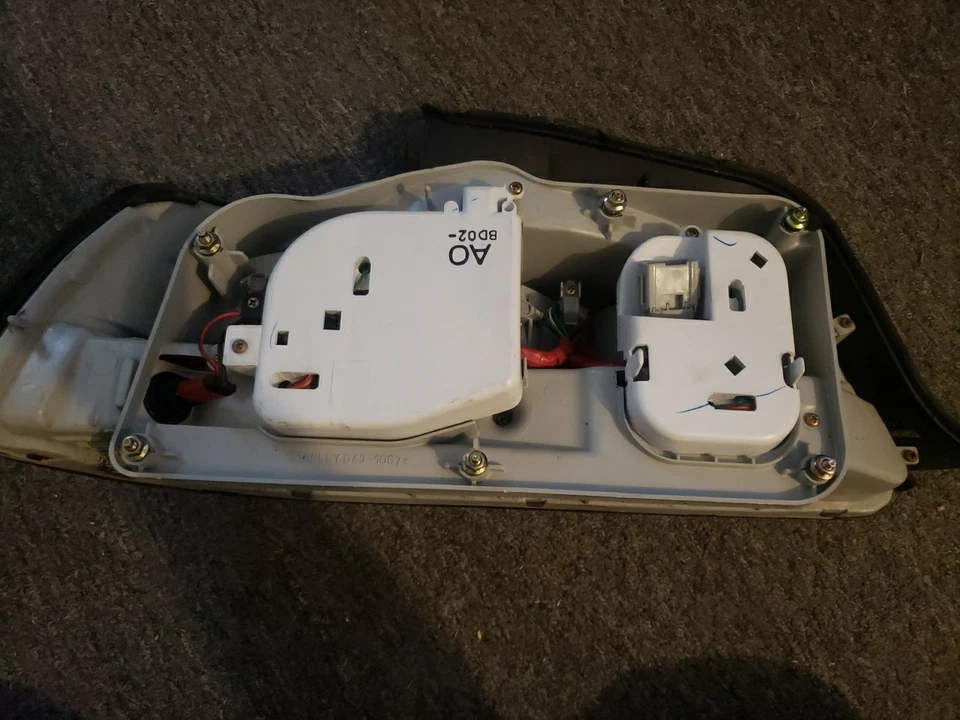 1992 Acura Legend 4 Door Sedan Passenger Side Taillight - Image 3 of 4