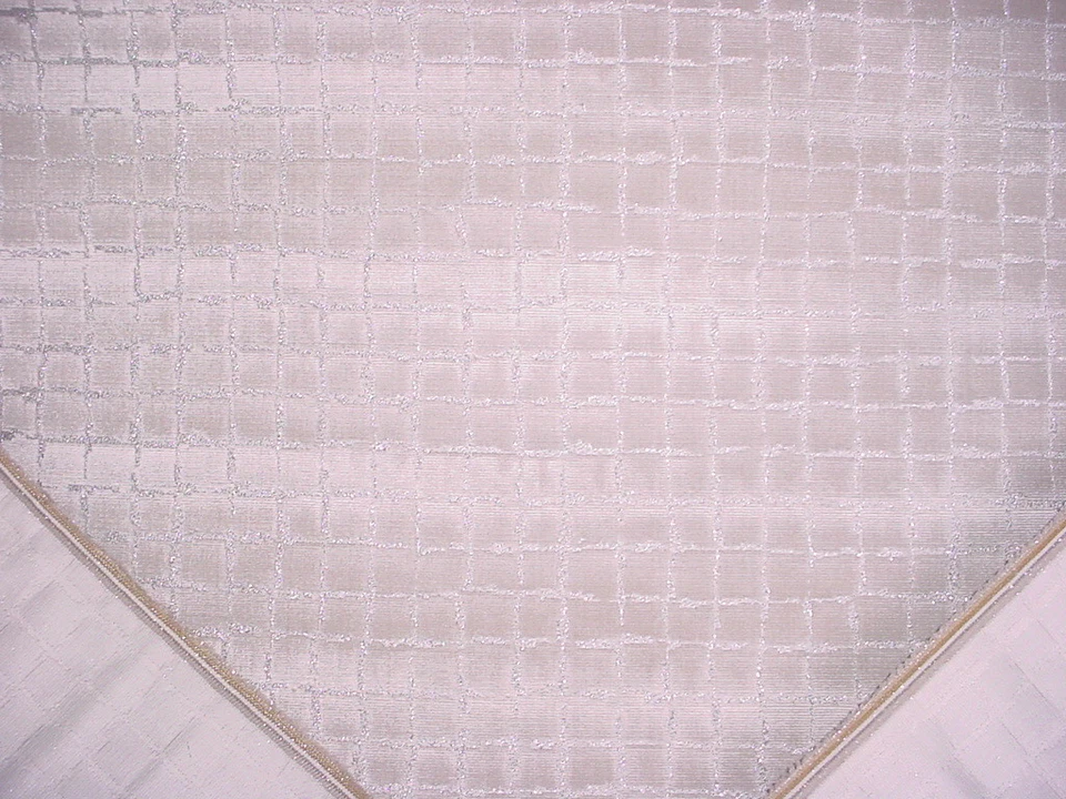 Tela de tapicería de terciopelo metálico plateado arcilla Odyssey 4-3/4 años Lee Jofa ED85233 Foto 4 de 4